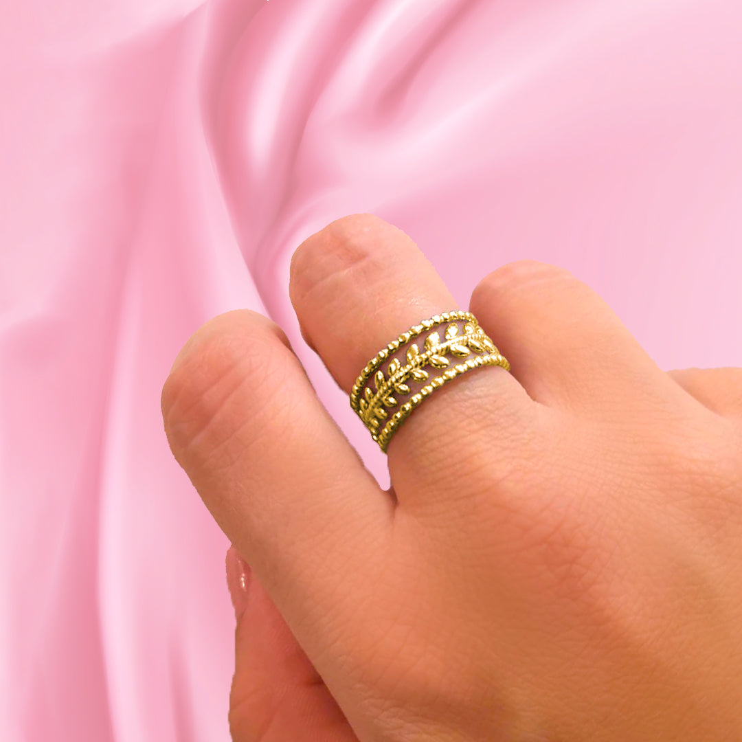 Anello con foglioline color oro