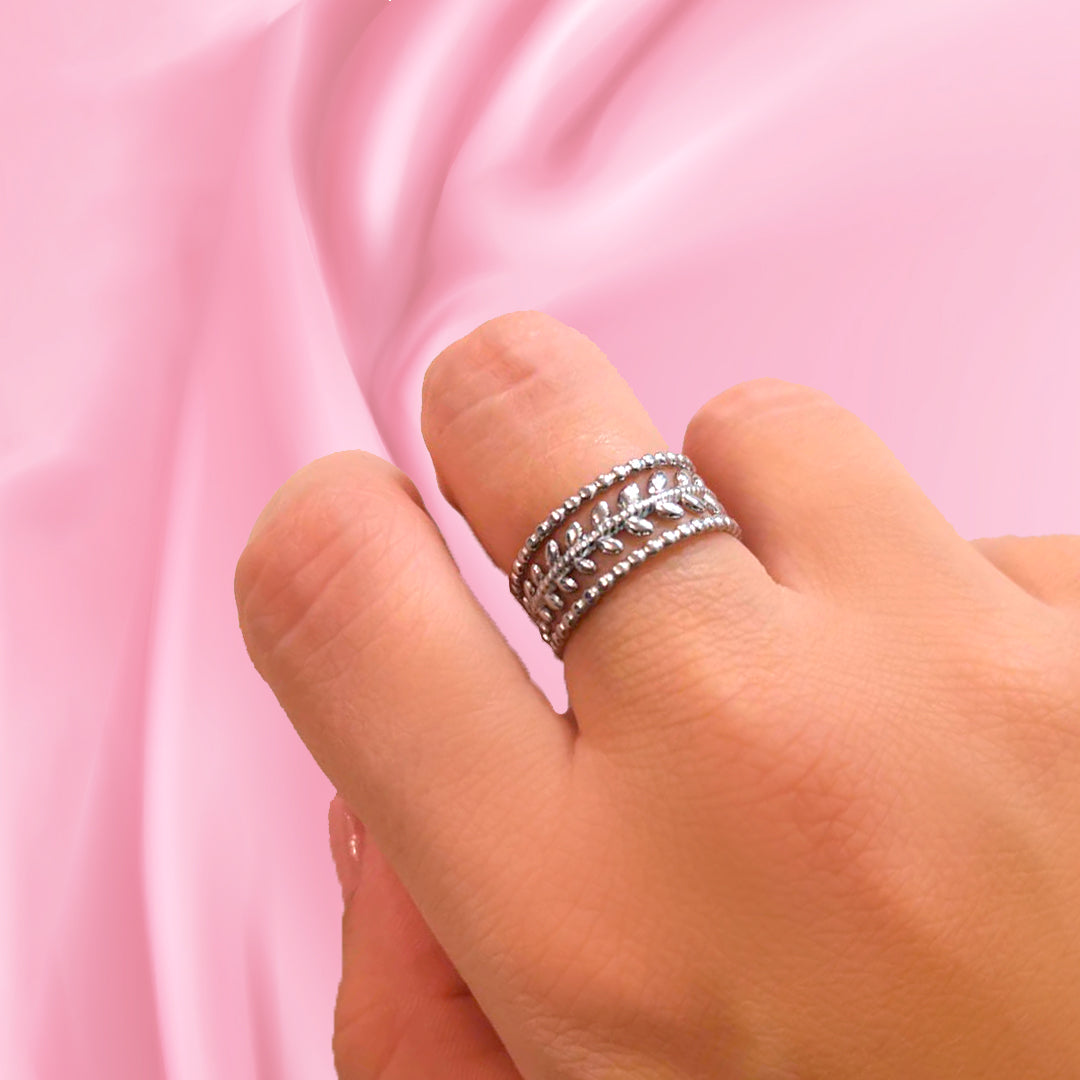 Anello con foglioline color argento