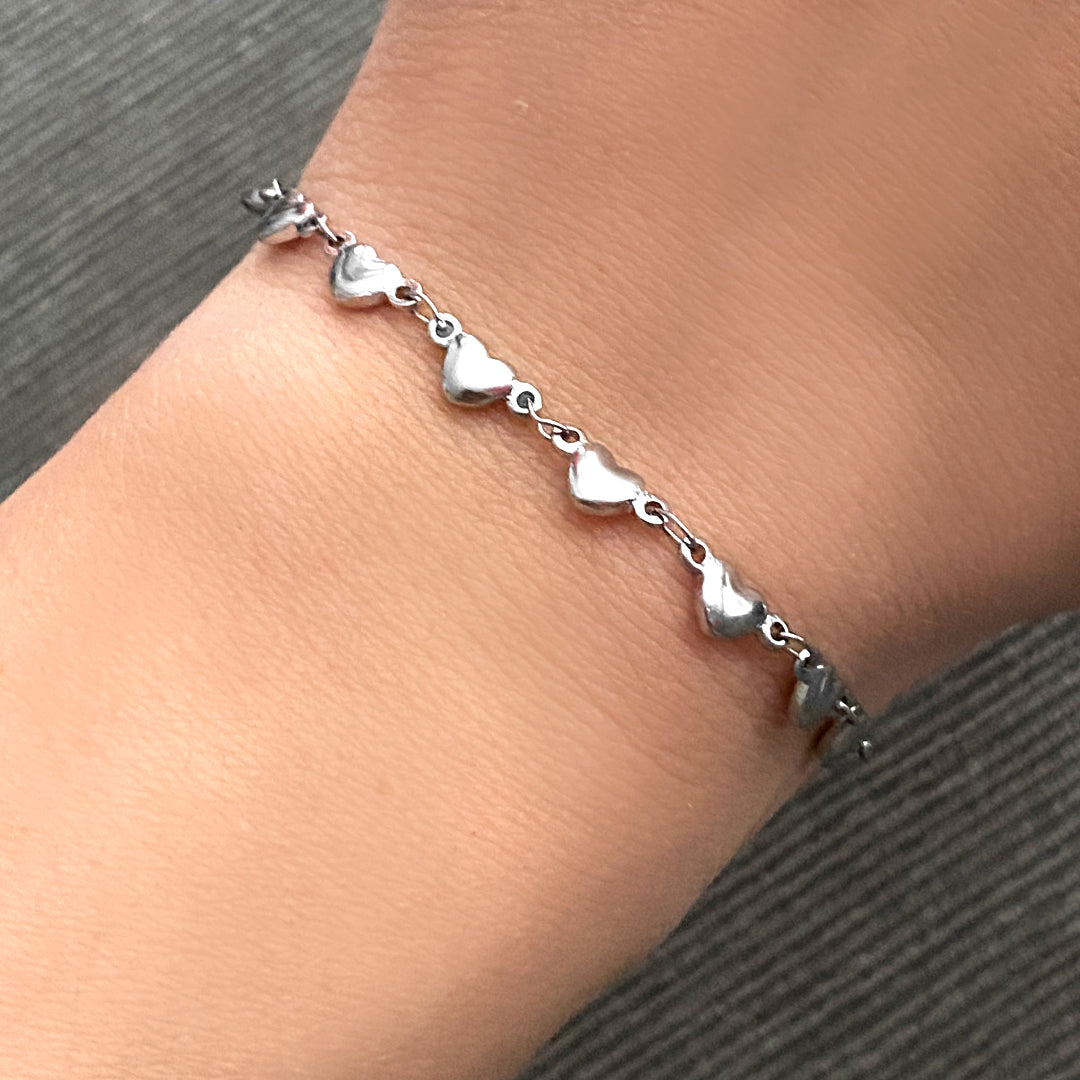 Bracciale con cuoricini color argento