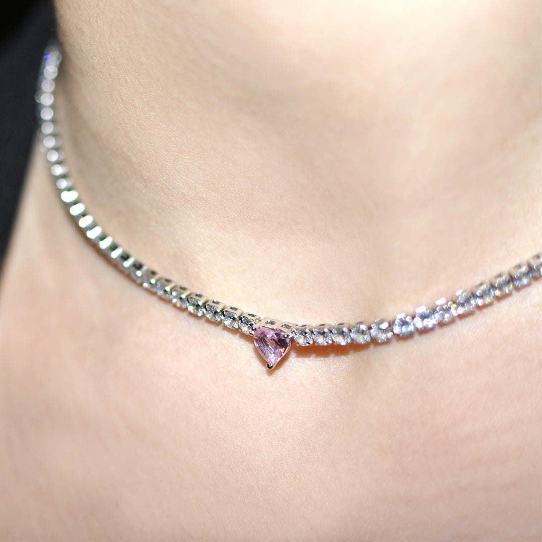 Collana choker con brillanti e pietra a cuore rosa
